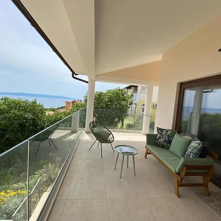 Frisch Renovierte Mit Meerblick By Interhome