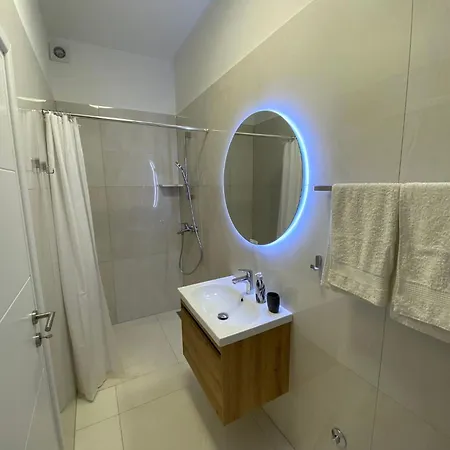 Frisch Renovierte Mit Meerblick By Interhome *